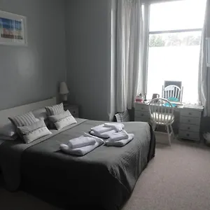 *** Bed & Breakfast Waves In United Kingdom